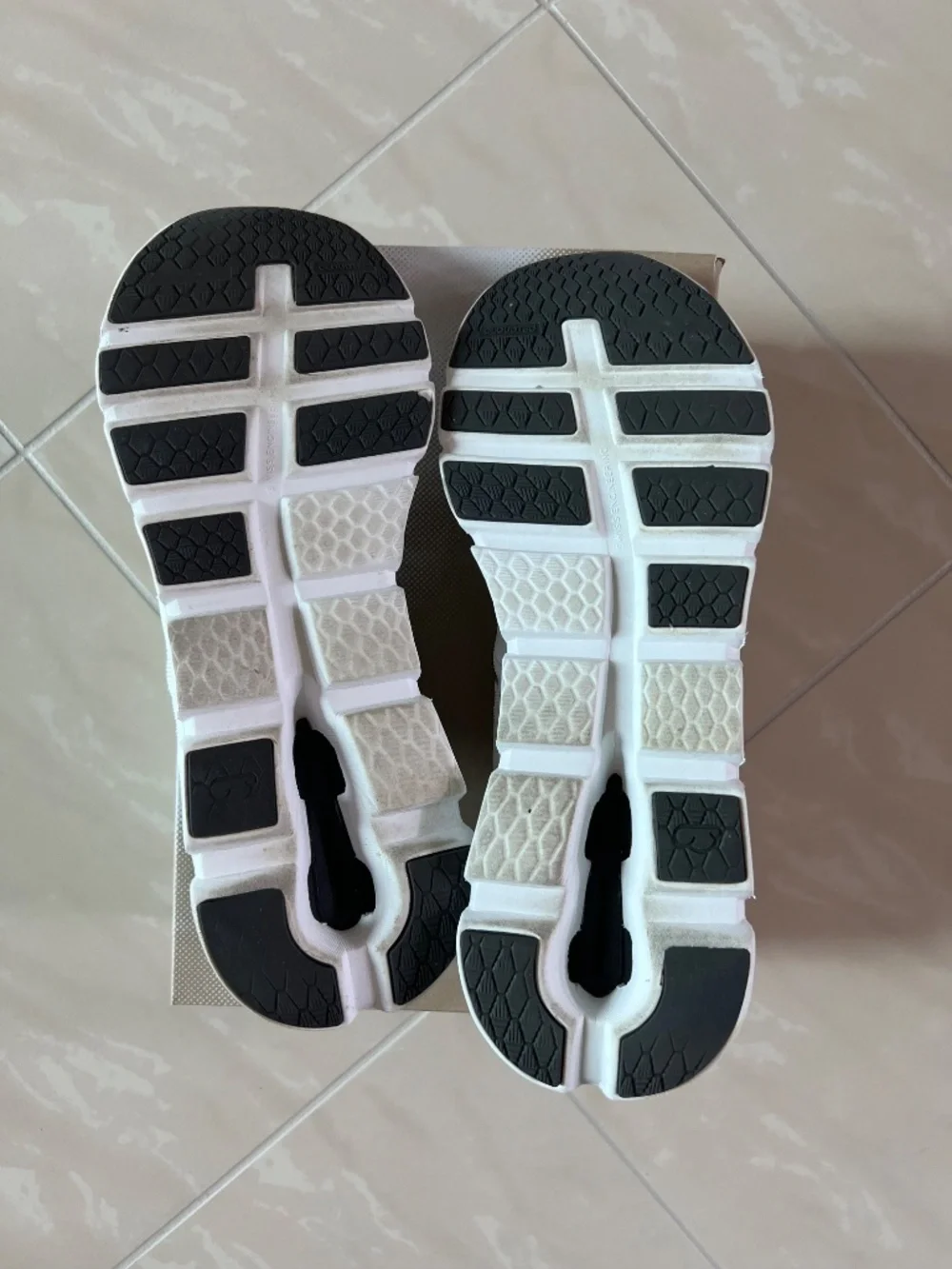 0040 ON Cloudrunner Men's Undyed-White / Flame US 13